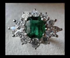 ANELLO ORO 18kt. CON DIAMANTI E SMERALDO ZAMBIA