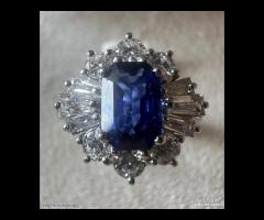 ANELLO ORO 18kt. CON DIAMANTI E ZAFFIRO BIRMANO