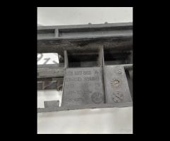 SUPPORTO STAFFA CENTRALE PARAURTI POSTERIORE VW GO - 18