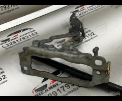 CERNIERA COFANO ANTERIORE CON MOLLA A GAS DESTRA M - 17