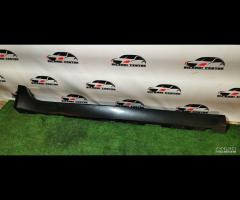 8X23-F10608-A MINIGONNA RIVESTIMENTO SOTTOPORTA Dx