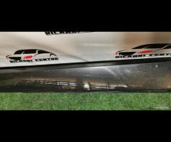 8X23-F10608-A MINIGONNA RIVESTIMENTO SOTTOPORTA Dx