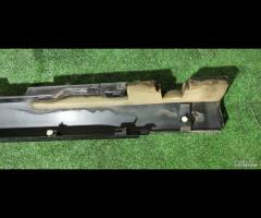 8X23-F10608-A MINIGONNA RIVESTIMENTO SOTTOPORTA Dx - 7