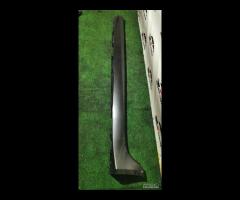 8X23-F10609-A MINIGONNA RIVESTIMENTO SOTTOPORTA SX