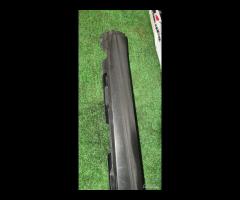 8X23-F10609-A MINIGONNA RIVESTIMENTO SOTTOPORTA SX
