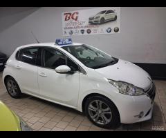 Peugeot 208 1.4 HDi 68 CV 5 porte Allure 2015 unic