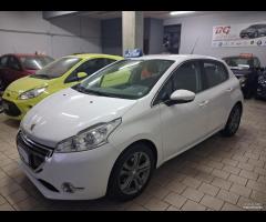 Peugeot 208 1.4 HDi 68 CV 5 porte Allure 2015 unic - 8
