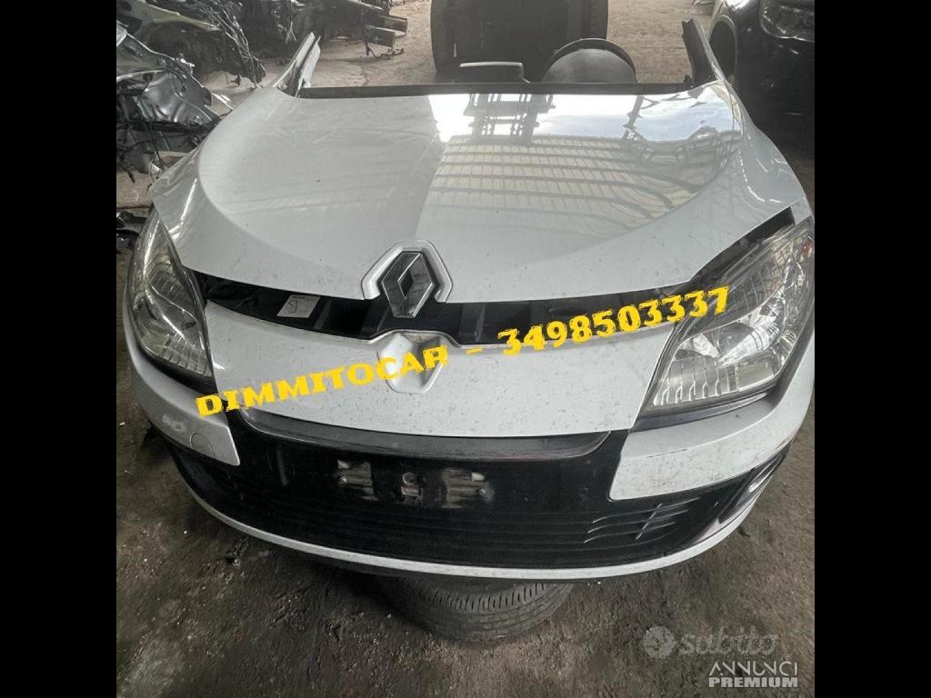 Renault Megane III 2012 Ricambi parte anteriore - 1/2