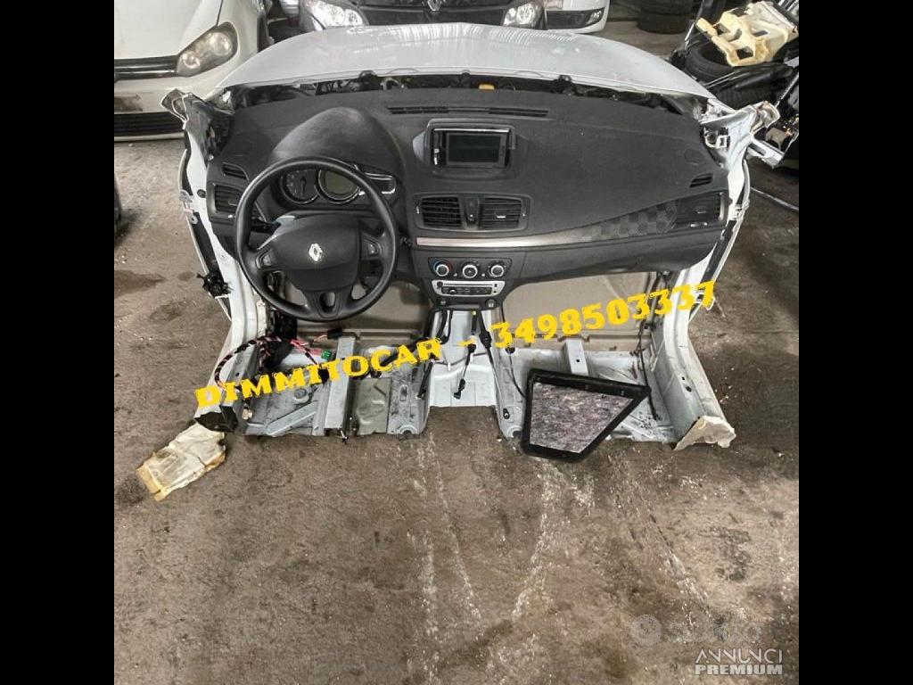 Renault Megane III 2012 Ricambi parte anteriore - 2/2