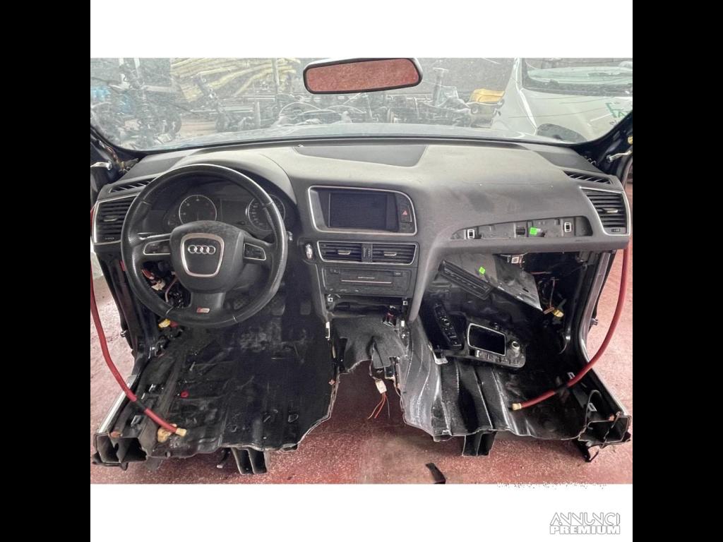 Audi Q5 s.line 2010 Ricambi parte anteriore - 2/2