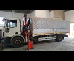 Iveco 180e28 con gru fassi e cassone fisso