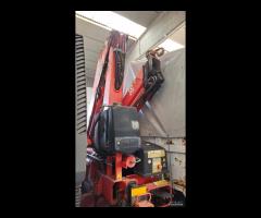 Iveco 180e28 con gru fassi e cassone fisso
