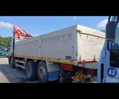 Iveco stralis con gru