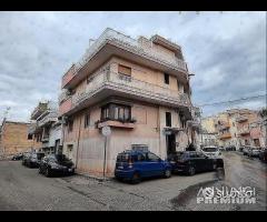 Intero stabile con garage