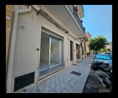 Locale ad uso commerciale mq.50 - 12