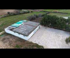 CAPANNONE TERRENO e Villa con piscina - 21