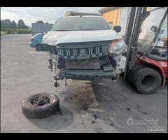 Mitsubishi l200 2019 4n15 demolito per ricambi