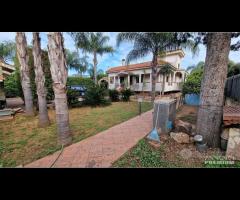 VILLA CON PISCINA rif.136/25