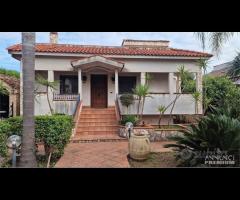 VILLA CON PISCINA rif.136/25