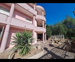 Villetta bifamiliare con giardino