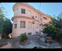 Villetta bifamiliare con giardino
