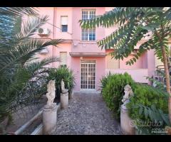 Villetta bifamiliare con giardino