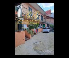 Soluzione indipendente con cortile a Parete - 8