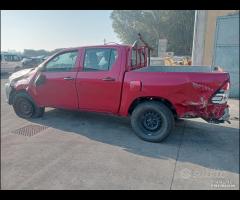 Toyota HILUX 2017 2.4td 2GD-FTV ricambi