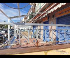 Ganzirri, locale commerciale fronte lago