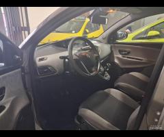 Lancia Ypsilon 1.2 69 CV 5 porte 2012 unico prop - 23