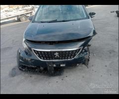 Peugeot 2008 2017 YH01 demolita per ricambi
