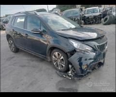 Peugeot 2008 2017 YH01 demolita per ricambi