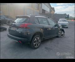 Peugeot 2008 2017 YH01 demolita per ricambi
