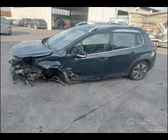 Peugeot 2008 2017 YH01 demolita per ricambi