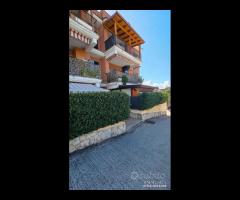 Cave, trilocale con serra solare e giardino