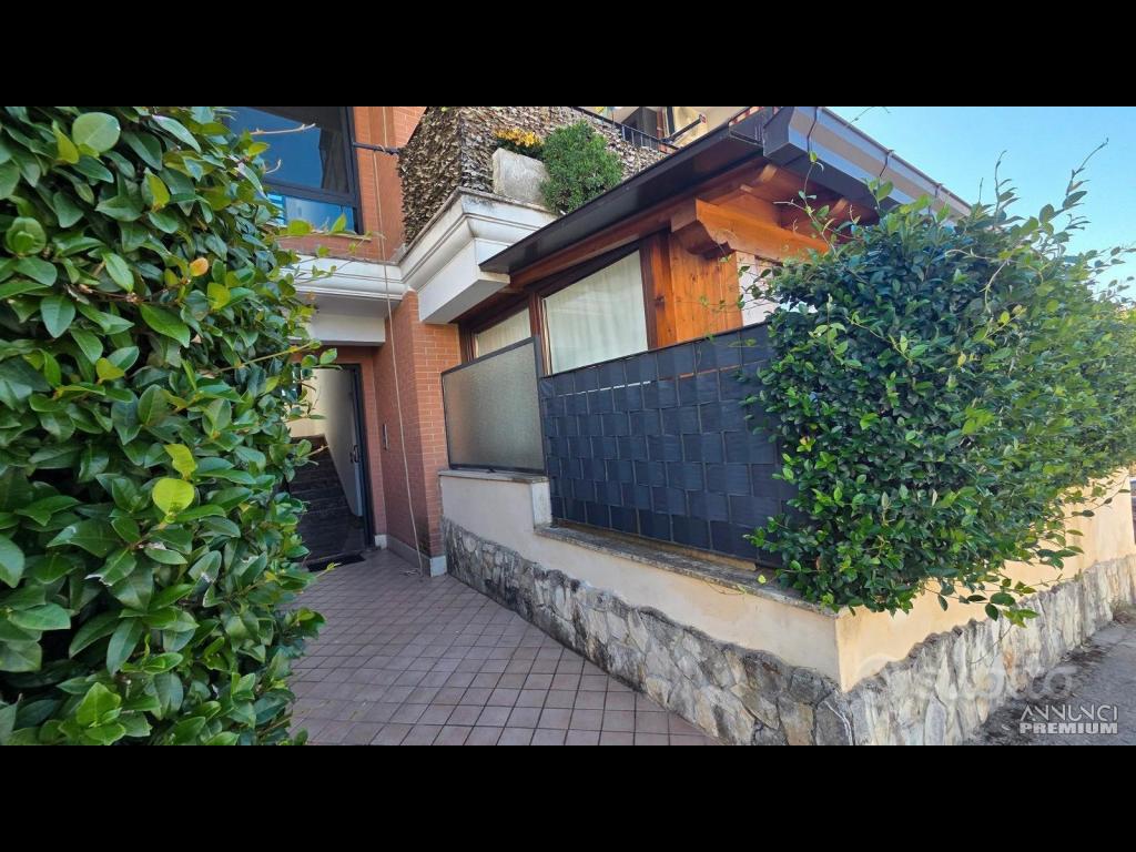 Cave, con serra solare, giardino e garage - 1/23