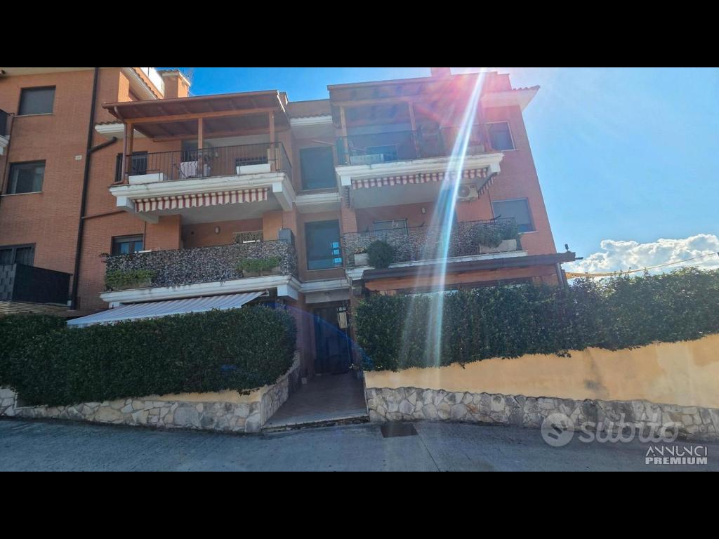 Cave, con serra solare, giardino e garage - 3/23