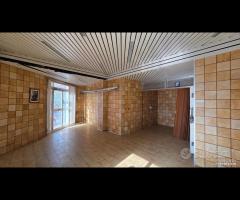 Palestrina centrale con due vetrine