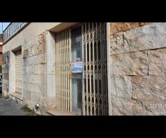 Palestrina centrale con due vetrine