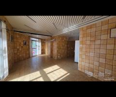 Palestrina centrale con due vetrine - 11