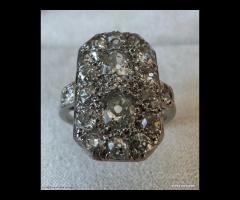 ANELLO ANTICO IN PLATINO DIAMANTI ANTICHI CUSCINO