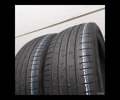2 GOMME 225 40 19 ROYALBLACK A57500