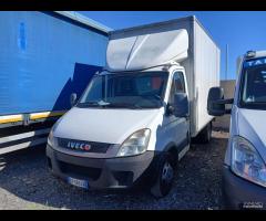 Iveco daily con sponda caricatrice