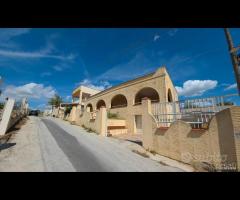 Triscina villa con ampia veranda vista mare