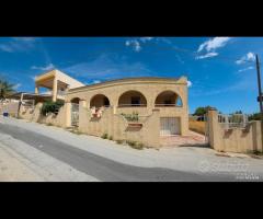 Triscina villa con ampia veranda vista mare