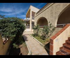 Triscina villa con ampia veranda vista mare