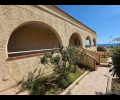 Triscina villa con ampia veranda vista mare