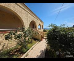 Triscina villa con ampia veranda vista mare