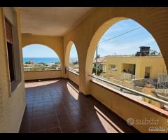 Triscina villa con ampia veranda vista mare - 25