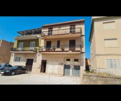 Castelvetrano casa ind. con locale + giardino